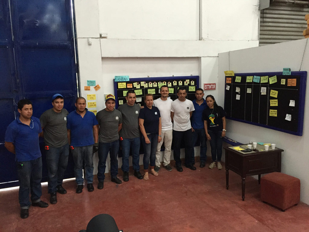 agile-kanban-team-in-colombian-fabric